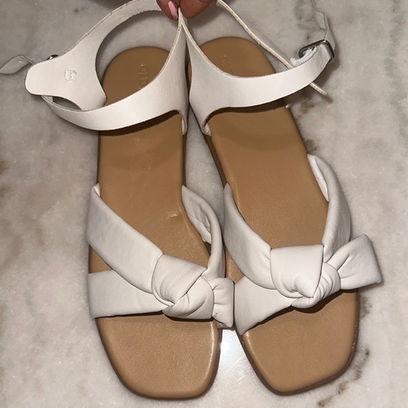 Old‎ Navy White and Tan Sandals with Knotted Straps - Picture 2 of 5